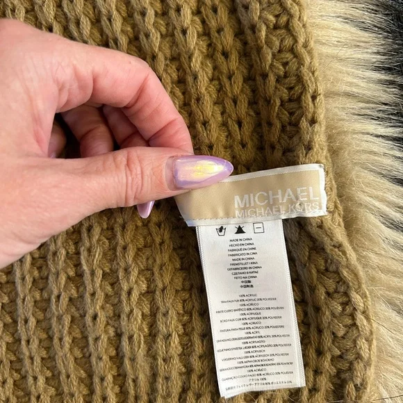 Michael Kors Tan Knit Scarf with Faux Fur and Gloves set - Picture 4 of 6